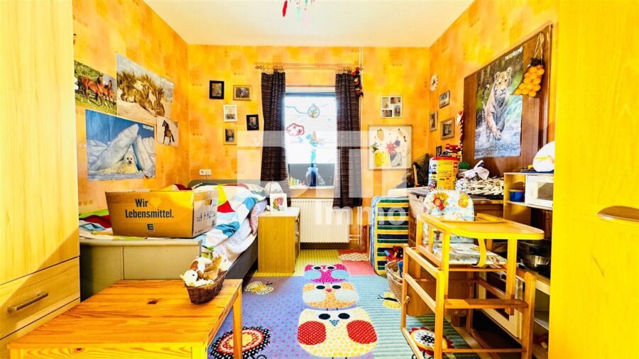 Modernisiertes Zweifamilienhaus BJ mit Gewerbeanteil, Anbau und enormen Platzangebot - EG WE1 Kinder / Gästezimmer